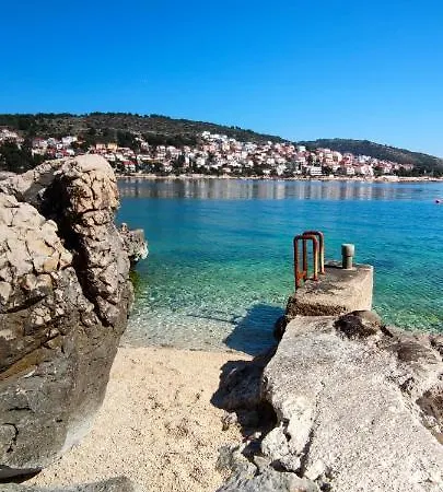 Villa Green 特罗吉尔