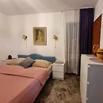 Villa Green アパート トロギール